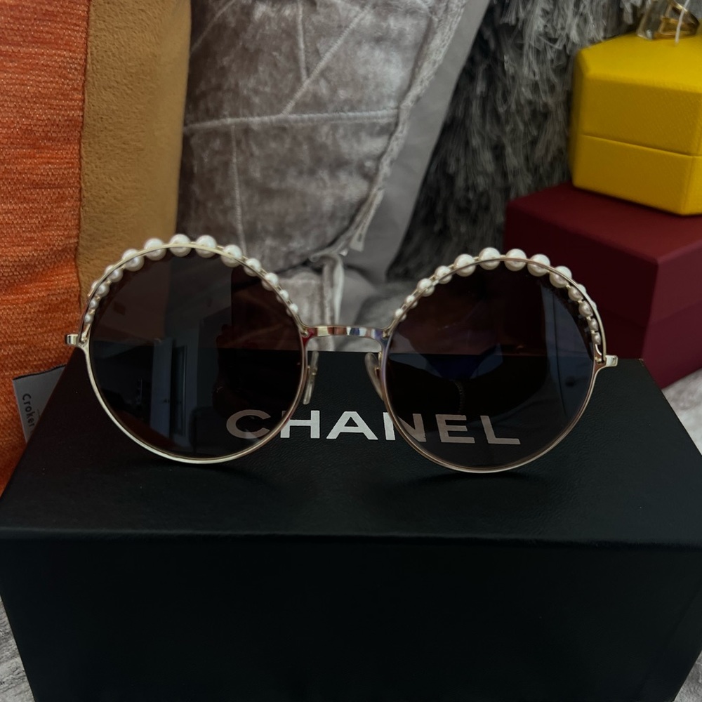 NWT CHANEL SUNGLASSES WITH PEARLS